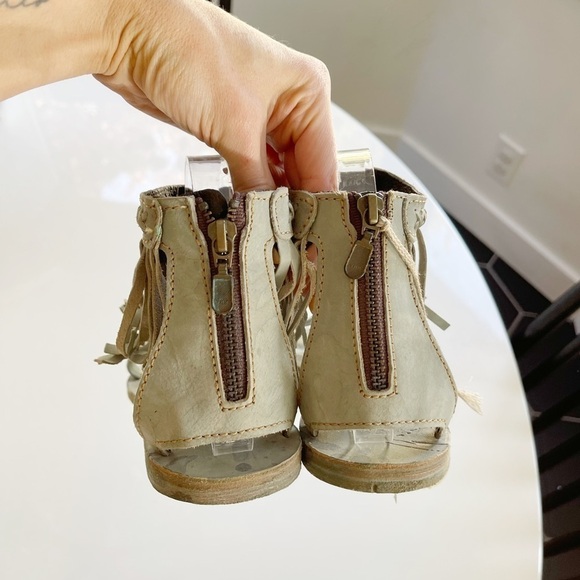 Liberty Black Vegas Fringe Sandals - 7.5 - Picture 3 of 5